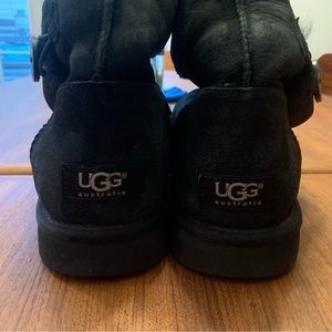 UGG Bailey Button Triplet Black Sz 9 EU40